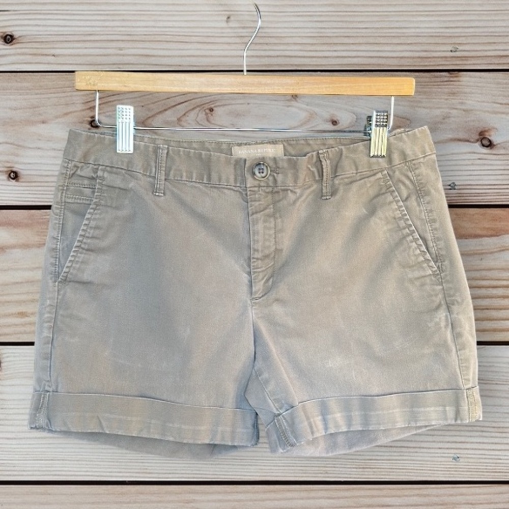 Banana Republic Factory brown khaki cuffed shorts